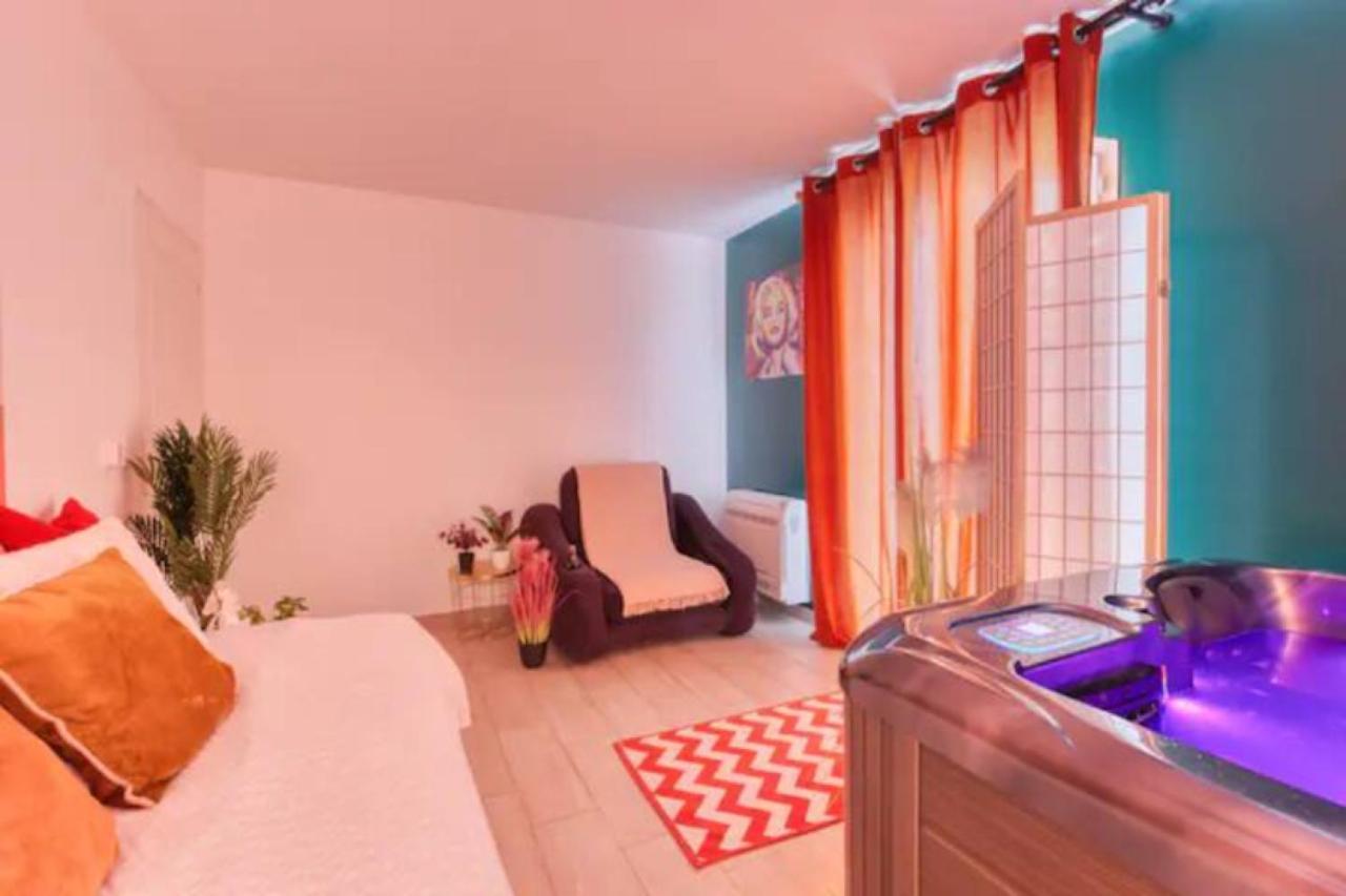 Suite Marilyn Monroe - 7P avec Jacuzzi Privé Montry Extérieur photo